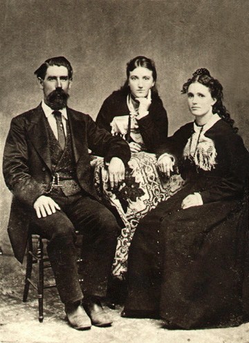 Benjamin Franklin Morris with his second wife Amanda Laird and his daughter Etta morris